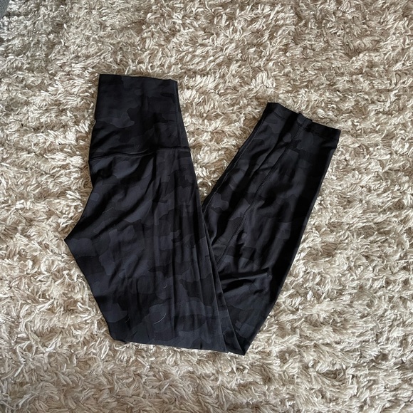 Lululemon - align size 6 black camo - Picture 2 of 4
